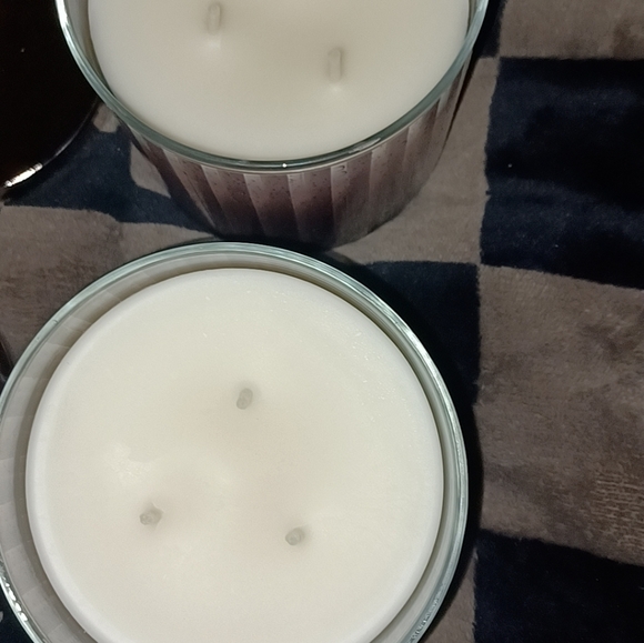 2 BLACK TIE 2 WICK CANDLES - Picture 2 of 3